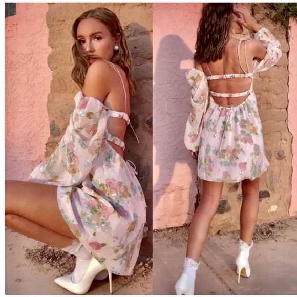 Welcome! 👗👛👠I’m happy you’re here! - Picture 8 of 12